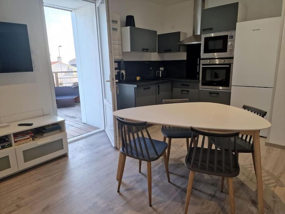Superbe Appartement Renove A Neuf Centre Bourg Брем-сюр-Мер Екстериор снимка